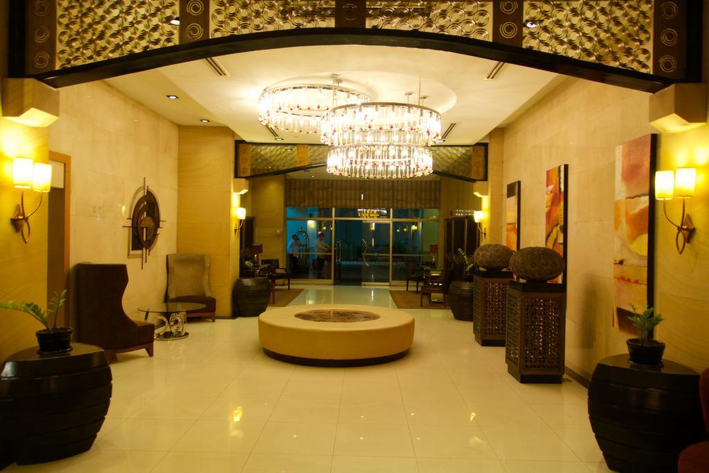 Luxury Condo At Forbeswood Parklane The Fort Bgc Makati City Bilik gambar