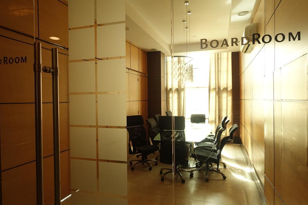 Luxury Condo At Forbeswood Parklane The Fort Bgc Makati City Luaran gambar
