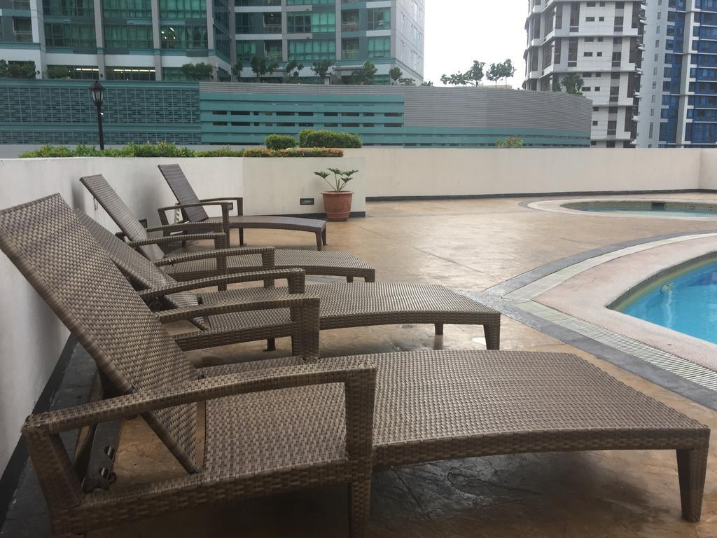 Luxury Condo At Forbeswood Parklane The Fort Bgc Makati City Luaran gambar